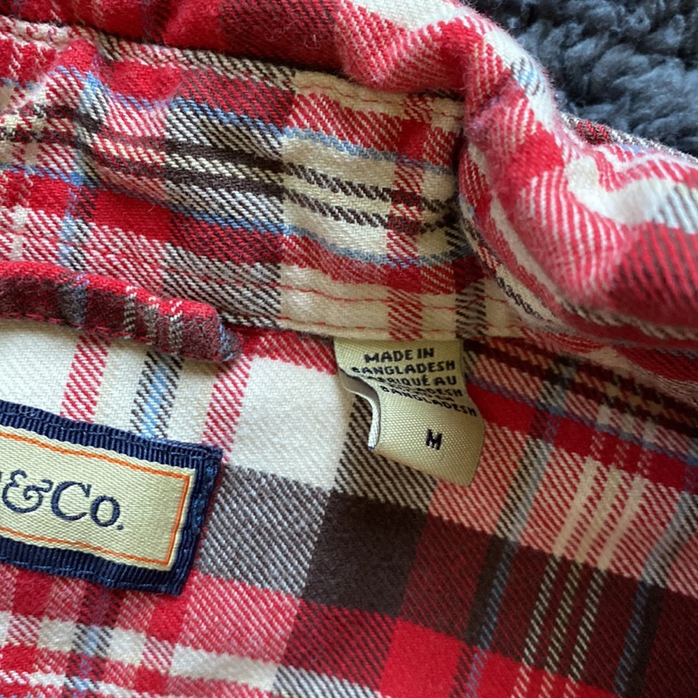 Button down - Picture 3 of 3